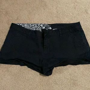 Volcom Junior’s Shorts - Size 11 - Black